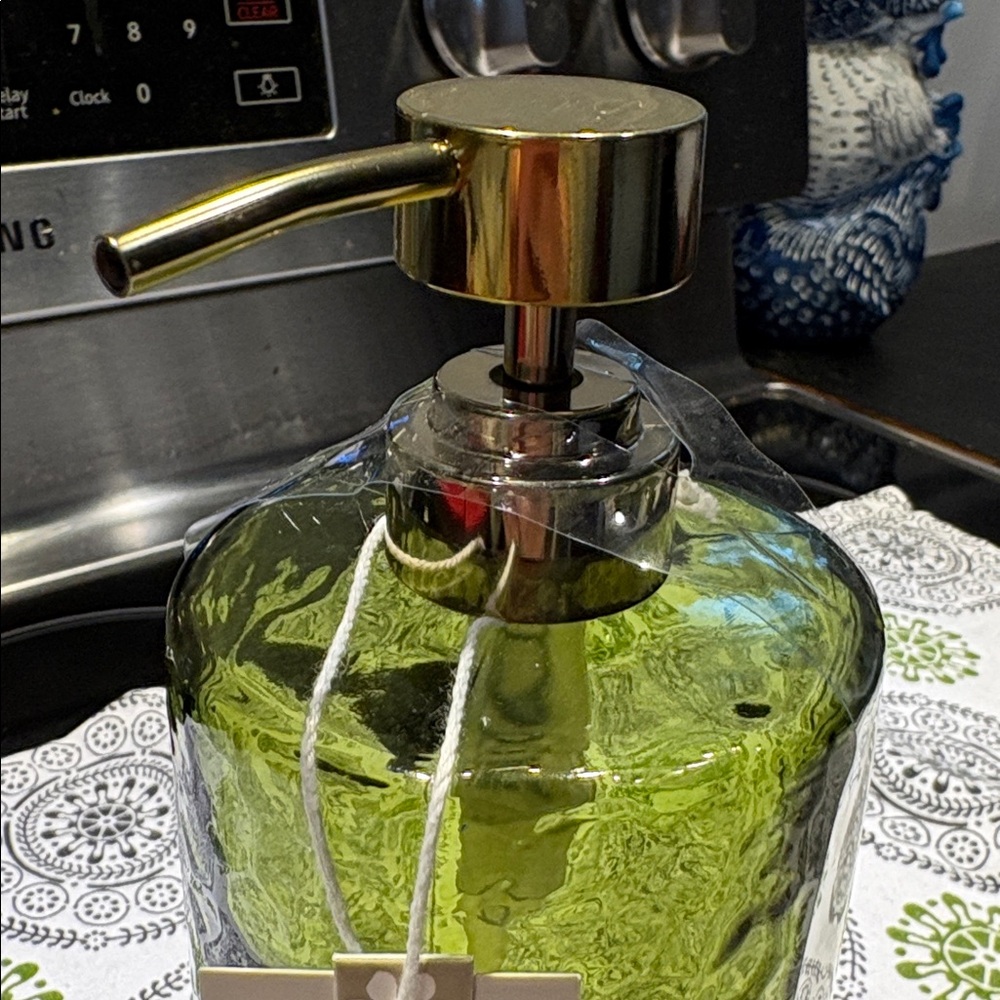 Green Textured Glass Soap/Lotion Dispenser NWT - Picture 4 of 6
